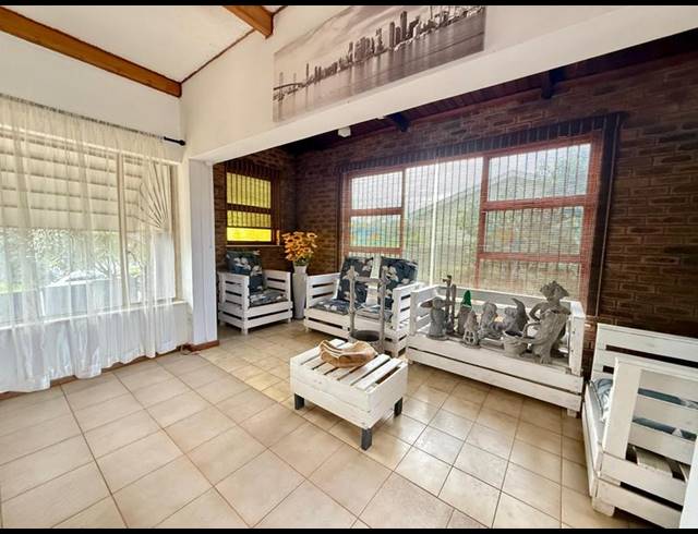 4 BEDROOM HOUSE FOR SALE IN BERGZICHT